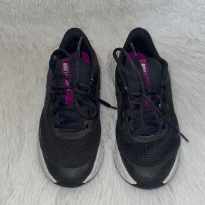 Big Girls Nike shoes size 4